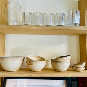 Schräge Keramikschalen - Natursteinzeug - Modernes handgefertigtes Küchengeschirr - Mehrere Größen, NEU!