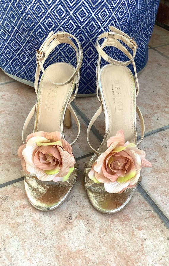 Ladies Beige Rose Floral Shoe Clips