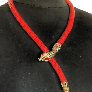 Collar de serpiente vintage rojo raro de los años 80