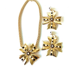 Vintage 80’s Gold Necklace and Clip On Earrings Set