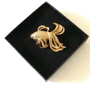Vintage 80’s Gold and Crystal Jewelled Fish Brooch