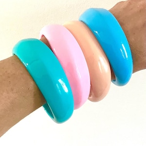 Set of 4 Vintage Plastic Pastel Bangles