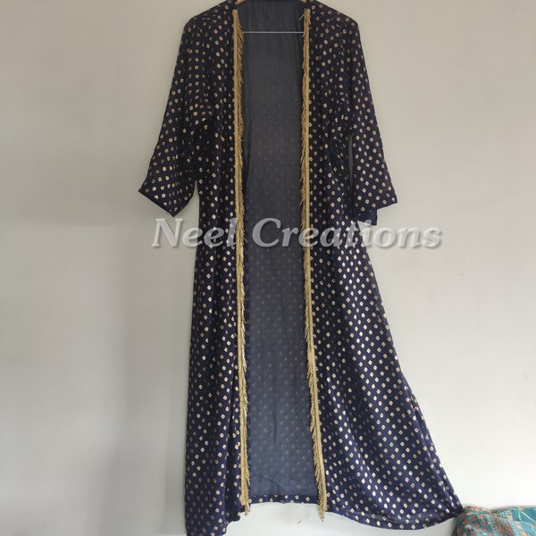 Duster Coat Bleu marine foncé avec veste imprimée dorée. Style poncho indien. Pardessus indien