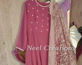 Long anarkali flared Indian dress. Floor length gown style kurta with chikankari dupatta