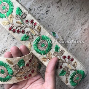 41mm Per Mtr Beaded Sari Saree Border Gold with Faux Pearl Embroidered 1 5/8" 41mm Per Mtr Beaded Sari Saree Border Gold with Faux Pearl Embroidered 1 5/8"