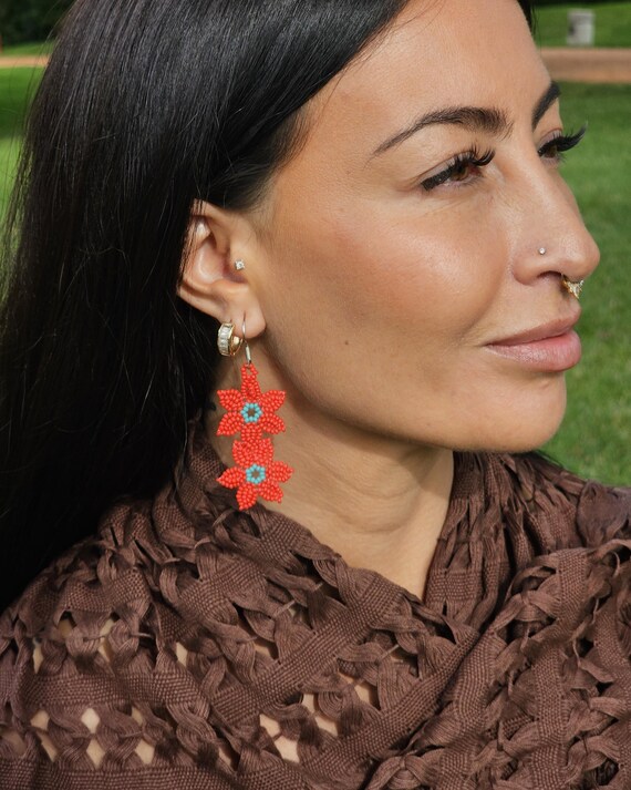 Red Flowers Earrings, Vine Earrings, Beaded floral art, Native American Beaded Earrings, Mexican Art, Seed Bead Earrings, Handmade