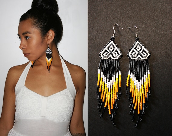 Black and White Native American Earrings, Huichol Indian Earrings, Mexican Beaded Earrings, Beaded Tribal Earrings, Seed Bead Earrings