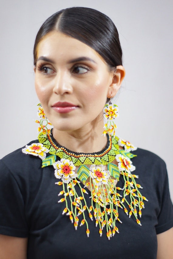 Boho Flower Jewelry, Native American Beaded Jewelry, White Flowers, Vines, Beaded Necklace, Low Choker Necklace, Bib Necklace, Statement