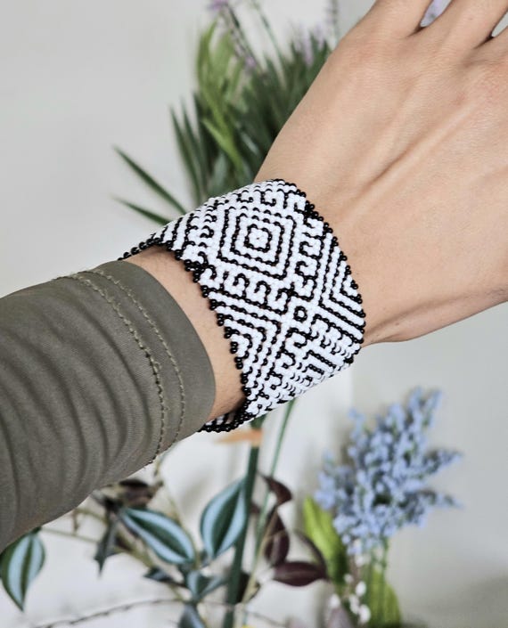 Beaded Cuff Boho Bracelet, Native American Beaded Bracelet, Tribal Bracelet, Seed Bead Bracelet, Black White Bohemian Style, Handmade