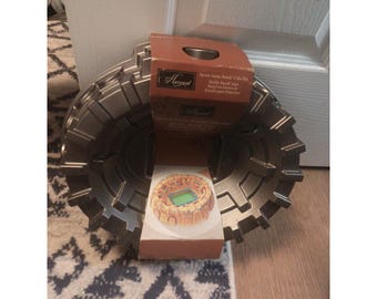 Harvest Sports Arena Bundt Cake Pan 9 Cup Cast Aluminum Non-Stick Heavy New