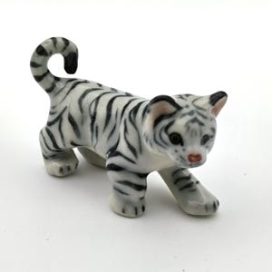 ZOOCRAFT Hand-Painted Ceramic White Tiger Figurine – Collectible Miniature Animal Statue for Home Decor, Gifts, and Animal Lovers