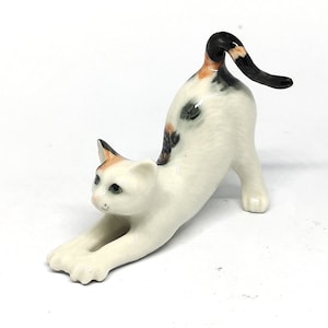 ZOOCRAFT Miniature Calico Cat Figurine Collectible Ceramic Cute Dollhouse Hand Painted Porcelain Animal Statue