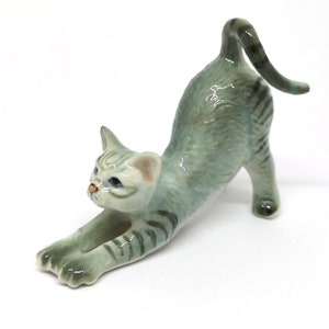 ZOOCRAFT Collectible Cat Figurine Ceramic Pottery Miniature Gray Hand-Painted Figure