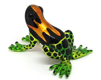 Lampwork Glass Frog Figurine: Collectible Miniature Garden Decor