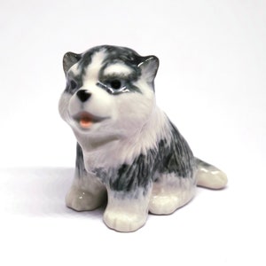 ZOOCRAFT Handcrafted Siberian Husky Alaskan Dog Figurine - Hand-Painted Ceramic Collectible