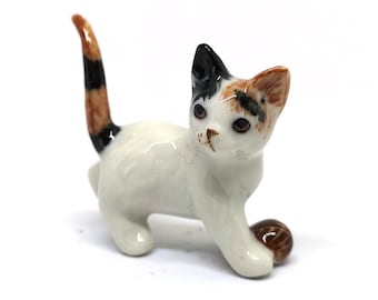 ZOOCRAFT Ceramic Figurine Calico Cat with Ball Handmade Miniature Collectible Porcelain Standing - Home Decor Gift