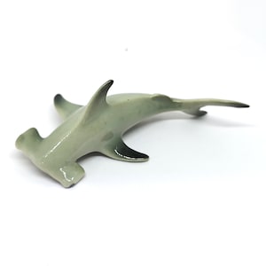 邦楽 vase by the window hammer head shark E1B50010-5811-4436-9052-