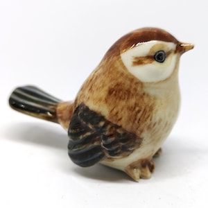ZOOCRAFT Bird Figurine Ceramic Tailorbird Animal Miniature Handmade Gift Decor DIY Craft Design Collectible
