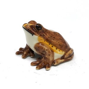 ZOOCRAFT Miniature Ceramic Frog Figurine Brown Animal Collectible Garden Decor Statue