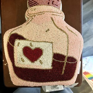 Potion Beaded Akzentkissen mit Herzkönigin-Karte, Cupcakes und dekorativem Kaschmirkissen