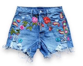 Denim cutoff shorts / Embroidered  denim shorts  /  MEDIUM