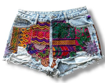Denim cutoff shorts / Embroidered  denim shorts  /  MEDIUM  W30
