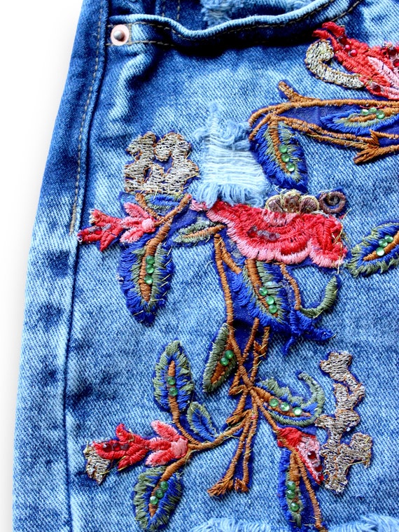 Denim cutoff shorts / Embroidered  denim shorts  … - image 5