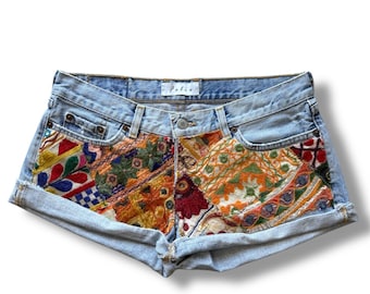 Denim cutoff shorts / Embroidered  denim shorts  /  MEDIUM  W30