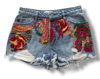 Denim cutoff shorts / Embroidered  denim shorts  /  MEDIUM W29