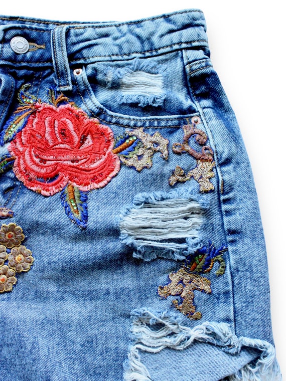 Denim cutoff shorts / Embroidered  denim shorts  … - image 4