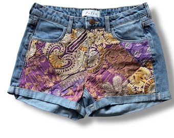 Denim cutoff shorts / Embroidered  denim shorts  /  MEDIUM  W30
