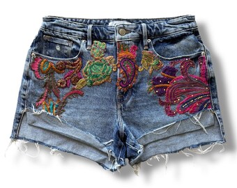 Denim cutoff shorts / Embroidered  denim shorts  /  MEDIUM  W29