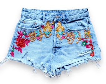 Denim cutoff shorts / Embroidered  denim shorts  /  MEDIUM