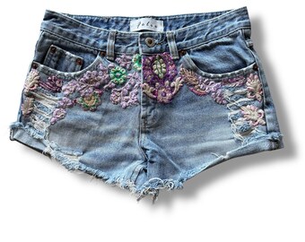 Denim cutoff shorts / Embroidered  denim shorts  /  EXTRA SMALL W24