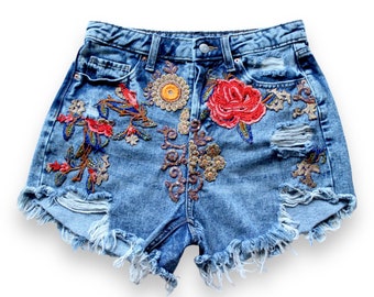 Denim cutoff shorts / Embroidered  denim shorts  / Medium