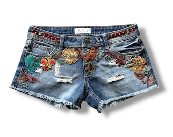 Denim cutoff shorts / Embroidered  denim shorts  /  MEDIUM W29