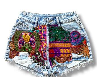 Denim cutoff shorts / Embroidered  denim shorts  /  MEDIUM W27