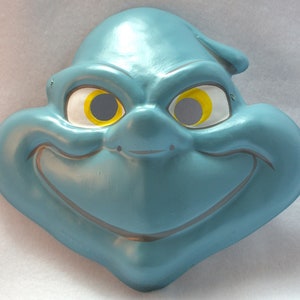 以下が含まれることがあります： 黄色い目をした、にやけたモンスターの青いプラスチック製ハロウィンマスク。