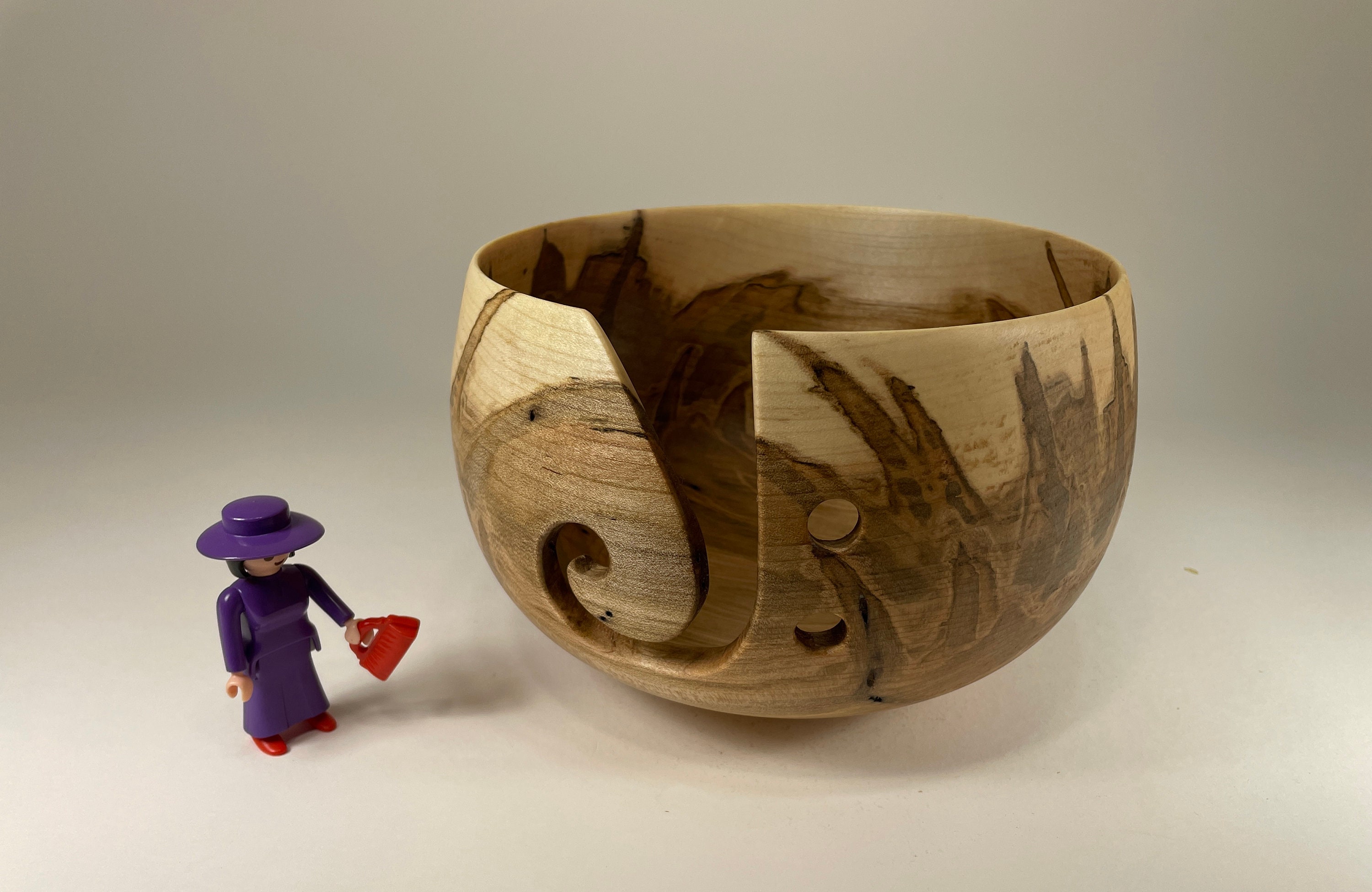 Yarn Holder Bowl with the Lid, Wood, 5.5 Diameter 3.5 Height