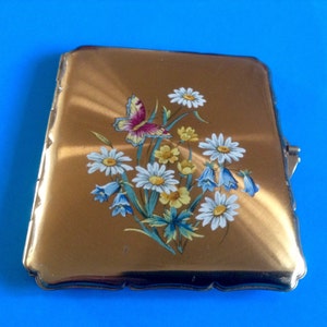 Portasigarette/portacarte Stratton. Decorato con margherite, campanule e farfalle.