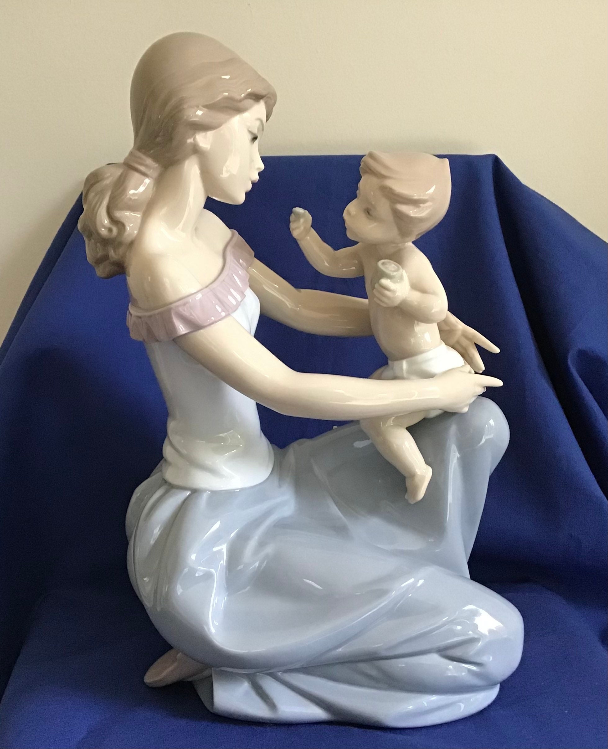 Most Valuable Antique Figurines Worth Money - 0j13d1m