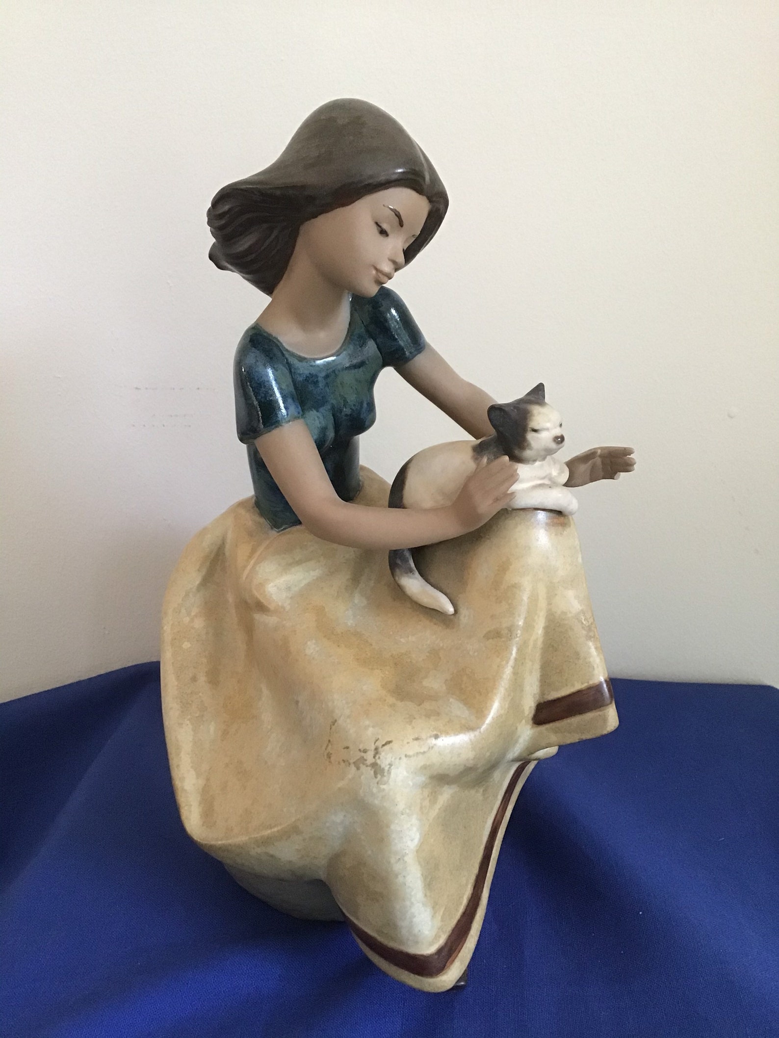 Vintage Lladro Gres Figurine. 2169. Girl With Cat on Her Lap. Etsy UK