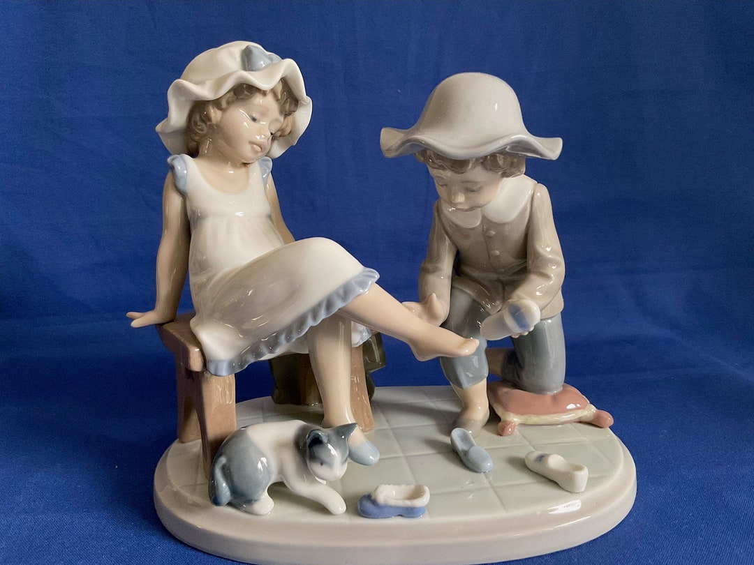 Lladro, 5361, 'try This One', Designed by Regino Torrijos in 1985