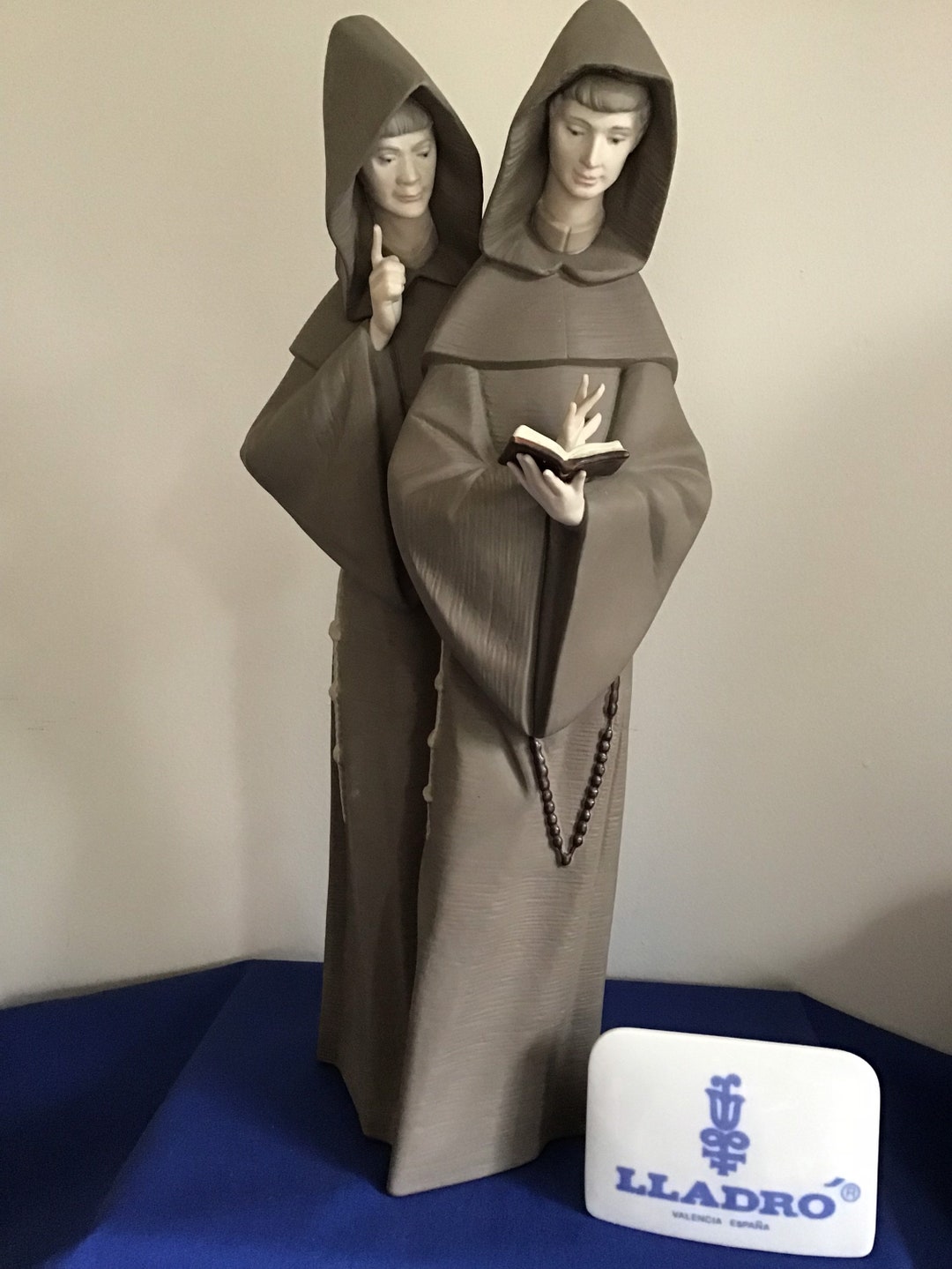 Lladro Gres Figurine monks at Prayer 5155 Retired. Extra Tall 15 Ins