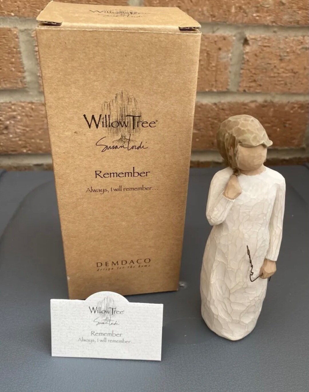 Willow Tree ‘remember’ Figurine by Susan Lordi Boxed. Highly