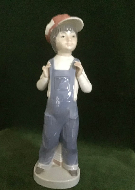 【LLADRO】 アコーディオンをひく少年 Lladro #4898 Retired. “boy From Madrid”. With Accordion. Measures