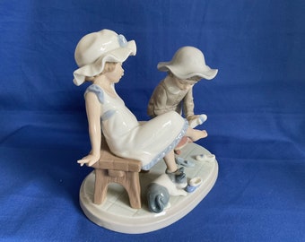 Lladro, 5361, 'try This One', Designed by Regino Torrijos in 1985