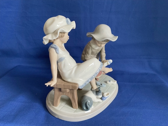 Lladro, 5361, 'try This One', Designed by Regino Torrijos in 1985