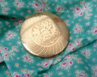 Vintage Stratton Compact. Beautiful Gold Tone With Stylish pattern.. Era 1970's. In good vintage condition