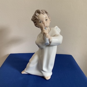 LADRO Figurine 4540.Angel with Flute.Good Condition. Highly Collectible.